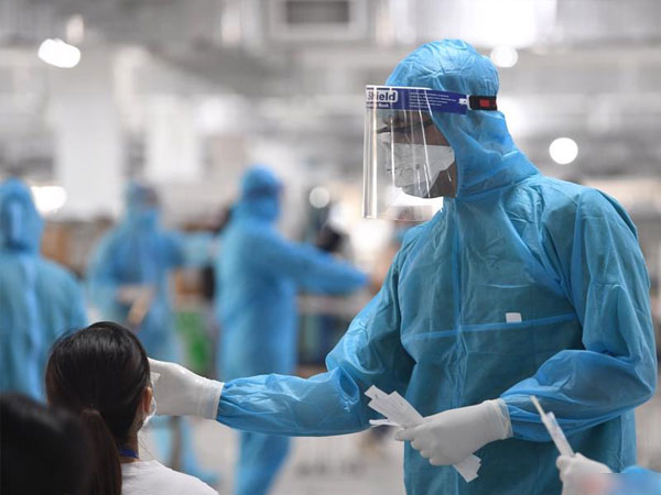 Ngày 18/10, Hà Nội thêm 5 ca mắc Covid-19 mới, trong đó có 3 ca về từ vùng dịch