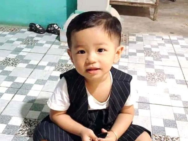 Mẹ bé trai 2 tuổi mất tích bí ẩn trắng đêm tìm kiếm con: 'Không biết con giờ sống chết ra sao'