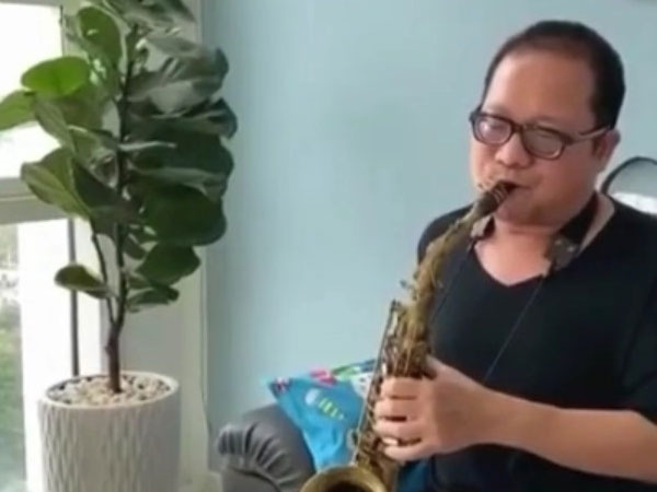 Sức khỏe nghệ sĩ Trần Mạnh Tuấn tiến triển tốt, không còn ngồi xe lăn và đã thổi saxophone trở lại