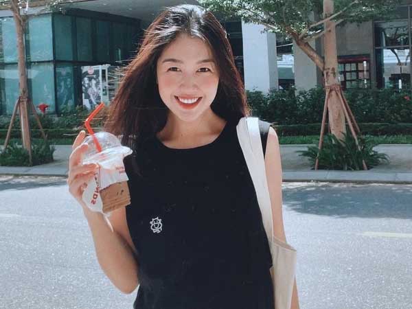 Antifan 'nghị lực' liên tục cà khịa gái đẹp không sót story nào, phản ứng của chính chủ mới thực sự 'vỏ quýt dày có móng tay nhọn'