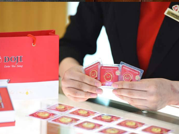 Giá vàng hôm nay 19/10: Biến động dữ dội, không dám xuống tiền
