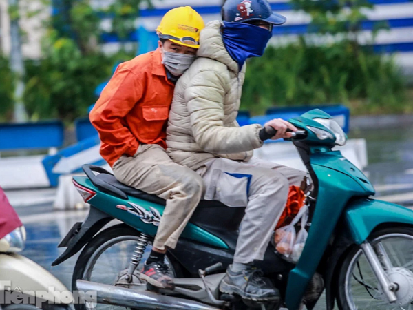 Trời trở rét dưới 20 độ, người Hà Nội 'run run' trong cái lạnh đầu mùa