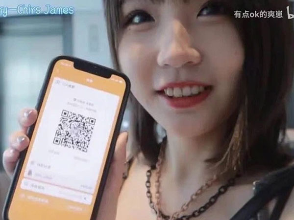 Bê bối tình ái có 1-0-2: Nữ idol đình đám lộ chuyện hẹn hò vì không che QR code, fandom giải tán gấp trong đêm