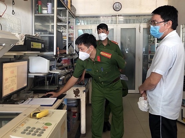 Khởi tố 2 người trong nhóm làm phiếu xét nghiệm COVID-19 giả ở Bình Thuận