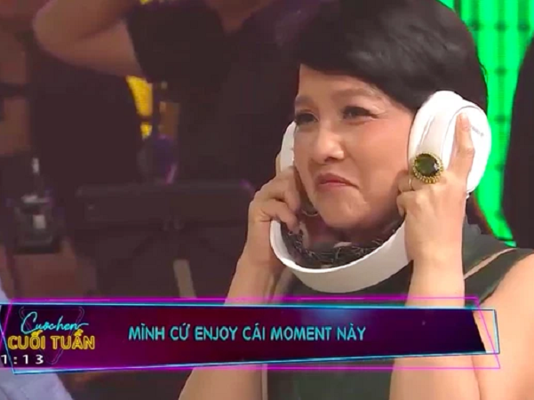 Mỹ Linh bật khóc nhìn lại kỷ vật đặc biệt, gây thích thú khi bắt trend 'Mình cứ enjoy cái moment này!' trên sóng VTV