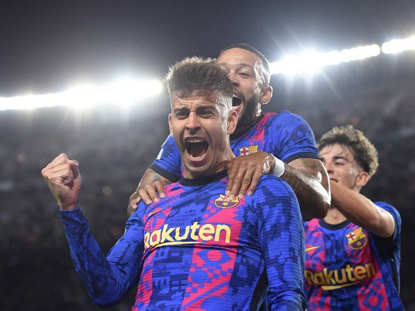 Pique tàn phá nhiều kỷ lục khi giúp Barca 'giải cơn khát' tại Champions League