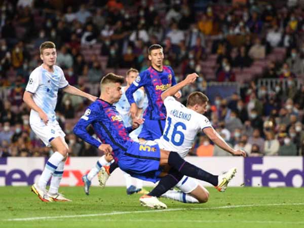 Kết quả Barca 1-0 Dynamo Kiev: Pique lập công, Barca cắt mạch thua ở Champions League