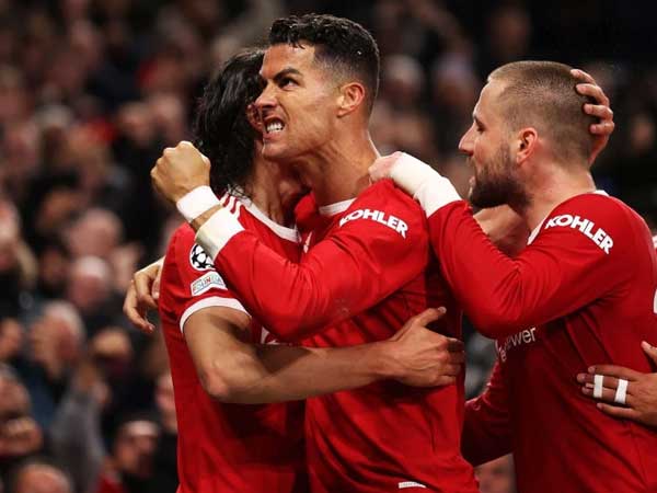 Ronaldo thi triển tuyệt chiêu, Man United lội ngược dòng đầy cảm xúc tại Champions League