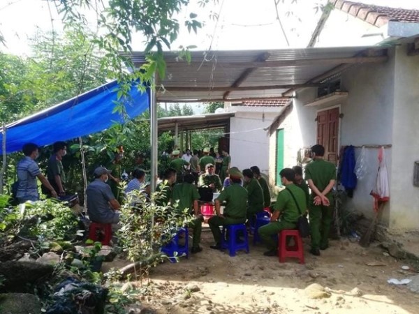 Bé trai 5 tuổi cùng cha tử vong trong tư thế treo cổ