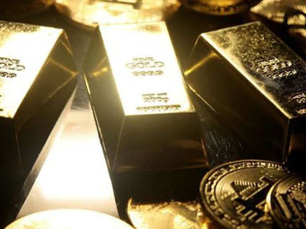 Financial Times: Nhà đầu tư đang tháo chạy khỏi vàng để tìm đến tiền số