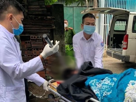 Vợ chém chồng nhập viện với cây phóng lợn cắm trên đầu, nghi do phát hiện chồng vào khách sạn với 'bồ' tối 20/10