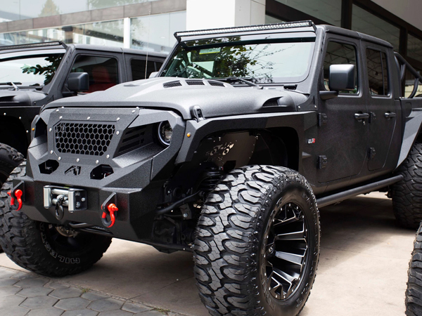 Đại lý tư nhân chào bán 'quái vật' Jeep độ 6 bánh tại Việt Nam: Giá hơn 6,8 tỷ đồng, món lạ cho giới đại gia
