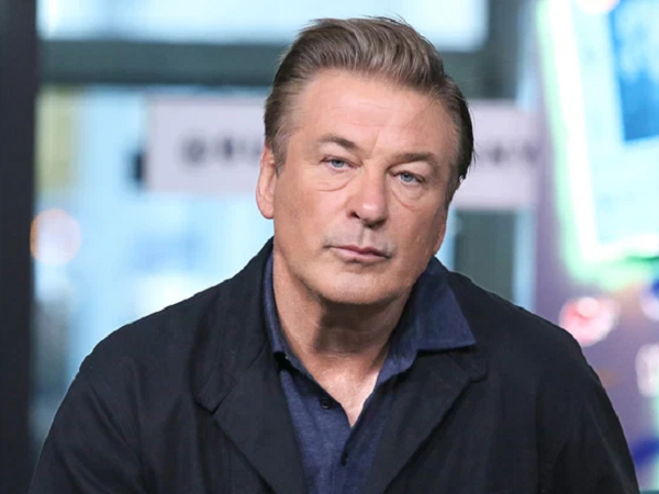 Xót xa động thái của tài tử Alec Baldwin ngay khi bị điều tra vì bắn chết người kinh hoàng ở phim trường