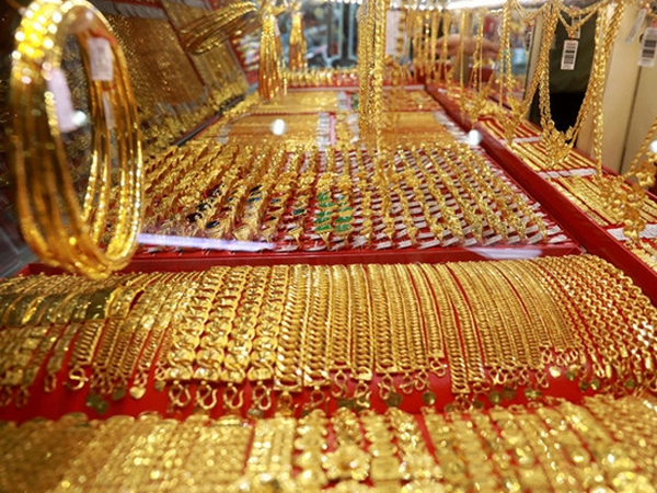 Giá vàng dù giảm vẫn cao hơn thế giới gần 9 triệu đồng/lượng