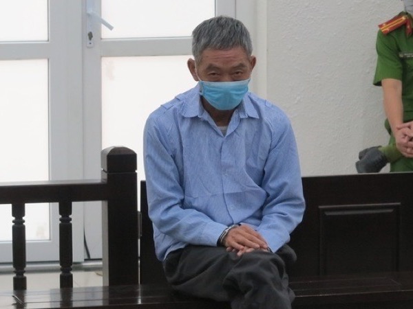 Khi 'yêu râu xanh' rình mò ở trường học hại đời bé gái