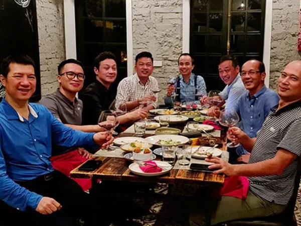 Bức ảnh hội tụ 4 huyền thoại của VTV: Ngày xưa cứ tới giờ cơm - giờ bóng là gặp, thoắt cái đã U50 cả rồi!