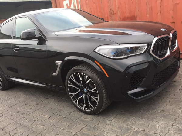 Khui công BMW X6 M 2021 đầu tiên Việt Nam: Bên ngoài đơn giản, bên trong mạnh ngang siêu xe