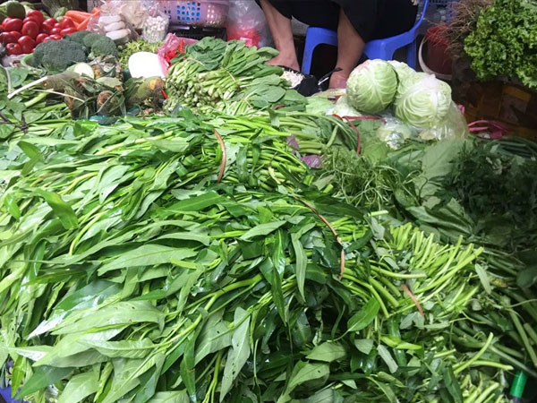 Trời mưa giá rau ở Hà Nội 'tăng phi mã', rau muống 24 ngàn/mớ