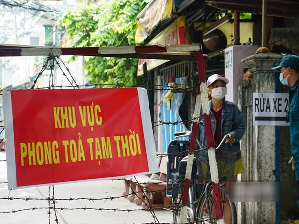 Phong tỏa tạm thời nơi làm việc và sinh sống của 6 cán bộ nhiễm Covid-19 ở Quốc Oai
