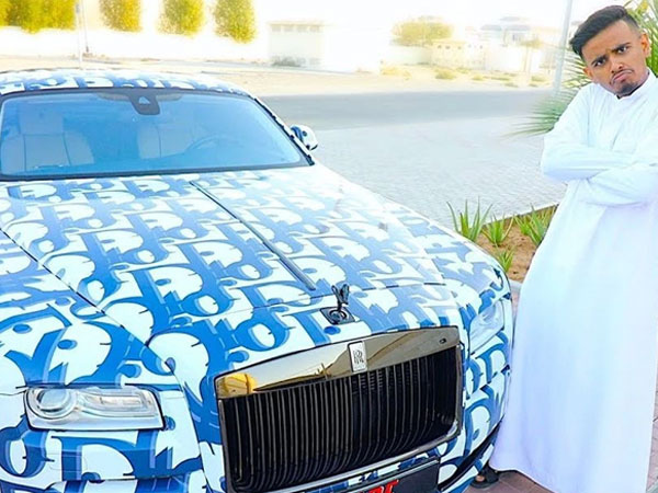 Bộ sưu tập xe khủng của rich kid giàu nhất Dubai: Đã toàn Rolls-Royce lại còn dán decal đắt khét của Supreme, LV
