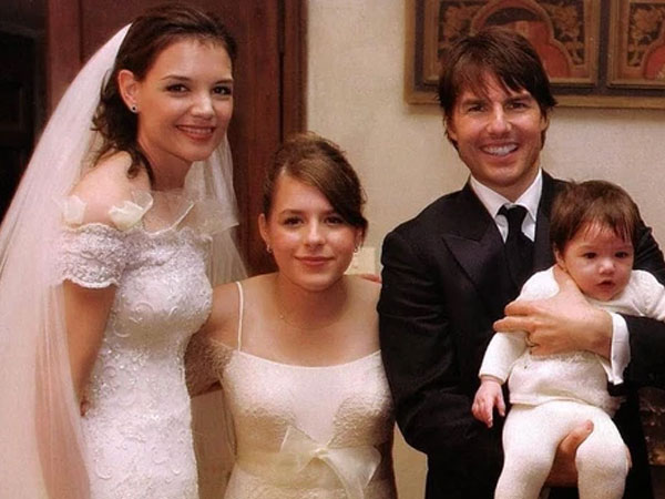 2 con nuôi bí ẩn của Tom Cruise: Giáo phái 'tẩy não' đến mức từ mặt Nicole Kidman, đi theo bố và cái kết ngỡ ngàng vì bị bỏ rơi