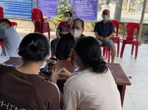 TP HCM: Đã phát hiện hơn 700 người 'nhận nhầm' tiền hỗ trợ ở Hóc Môn