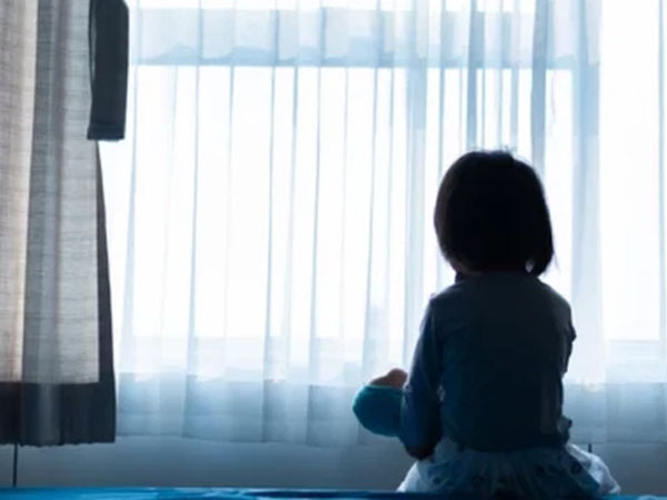 Bố dượng nói với con gái: 'Bí mật của hai ta, đừng để ai biết!' - mãi 11 năm sau người mẹ mới phát hiện hành vi ác độc trên giường ngủ