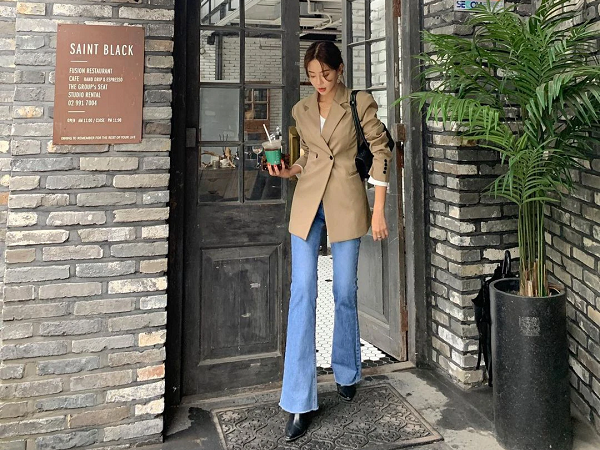 Kiểu quần jeans đang hot ngang ngửa jeans ống rộng: Sang chảnh, kéo chân tít tắp