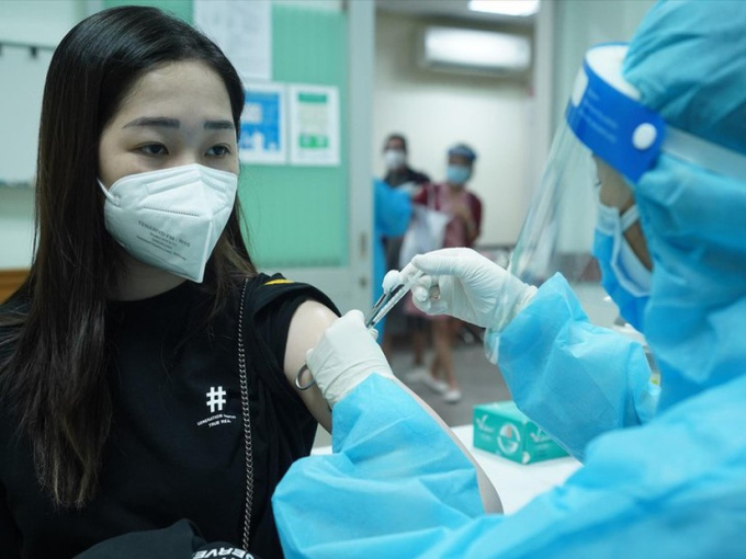 Tiêm đủ vắc xin vẫn mắc COVID-19, không được chủ quan