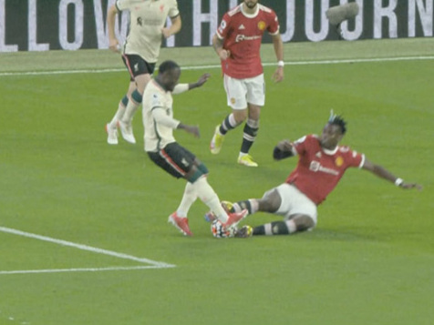 Pogba xuất hiện 14 phút, 'biếu' Liverpool 1 bàn và nhận 1 thẻ đỏ