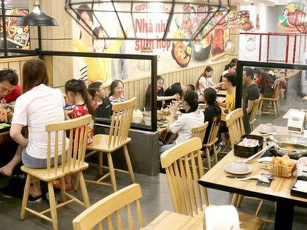TP.HCM vẫn chưa cho phép quán ăn phục vụ tại chỗ