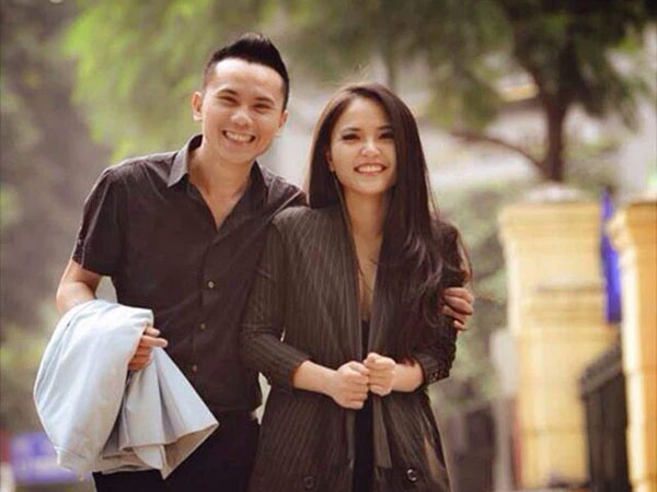 Vợ ba của Tú Dưa sinh con gái, nam ca sĩ lên chức bố lần 5