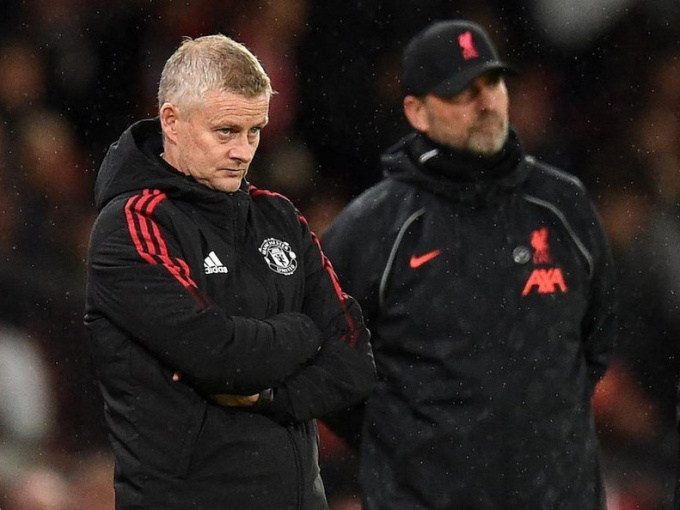 MU trao cơ hội cuối cho HLV Solskjaer, tạm ngừng đàm phán với Conte