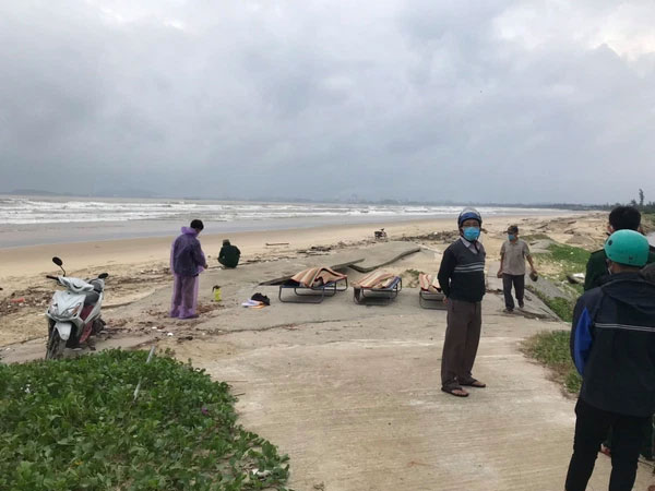 Thi thể 3 thanh thiếu niên ở Quảng Ngãi bị lũ cuốn trôi được tìm thấy tại bãi biển Quảng Nam