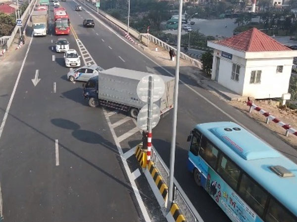 Dừng đỗ xe trên cầu bị phạt nặng như thế nào?