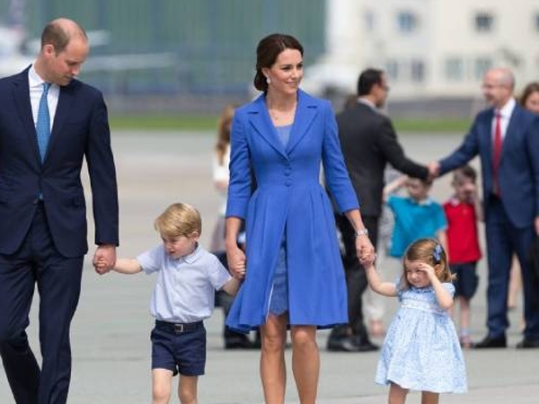 William cần 'sự cho phép đặc biệt' của Nữ hoàng khi bay cùng vợ con