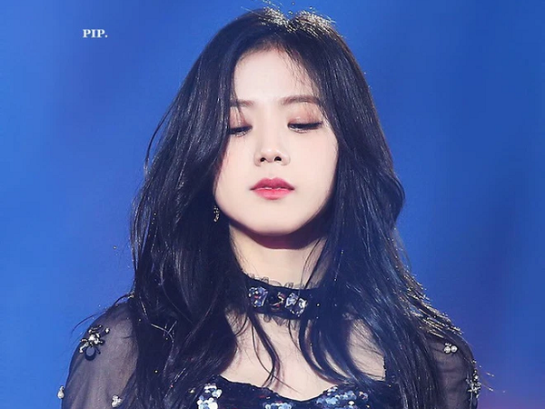 Jisoo từng suốt ngày đeo choker tới phát ngốt, soi vào mới hiểu lý do ẩn giấu