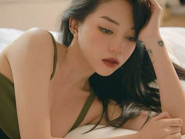 Linh Ngọc Đàm gây sốc với series ảnh bốc lửa nhưng bị soi được vòng 1 'lúc chìm lúc nổi', netizen: 'Có tình yêu cái khác hẳn luôn!'