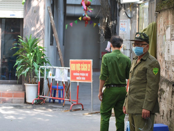 Hà Nội: Phong tỏa quán cắt tóc gội đầu, khẩn tìm người liên quan F0 ở Hà Đông