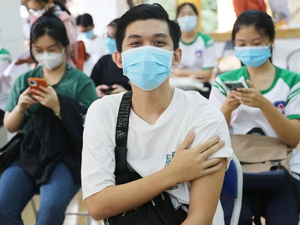 Những học sinh đầu tiên ở TP.HCM được tiêm vaccine Covid-19: 'Em mong được đi tiêm nhưng cứ thấy mũi kim là em sợ'