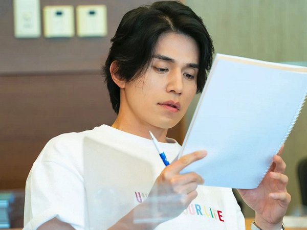 Lee Dong Wook khoe nhan sắc cực phẩm tại buổi đọc kịch bản phim mới