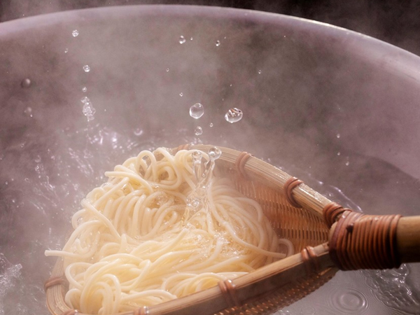 Ăn mì tôm như thế nào cho đúng cách?