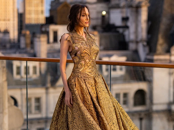 Angelina Jolie gây 'sốt' với 2 bức ảnh đẹp nức nở, hút hàng ngàn bình luận khen ngợi