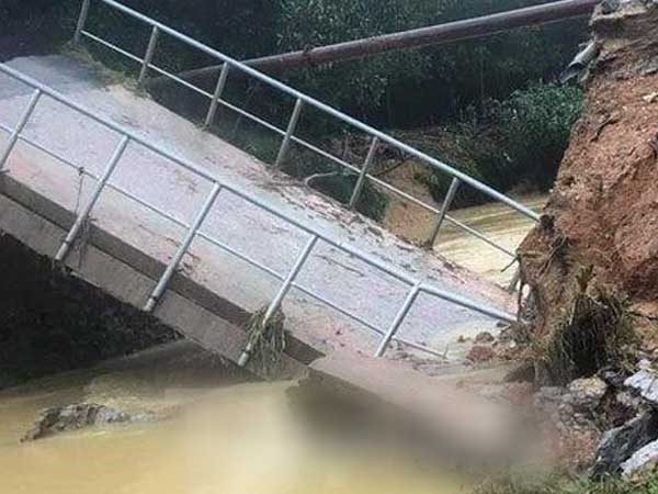 Cây cầu do ca sĩ Thủy Tiên tài trợ ở Nghệ An vừa xây đã bị nứt, nhà thầu nói gì?