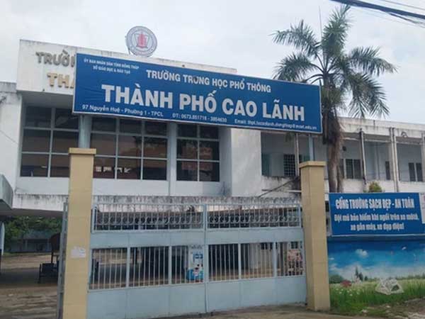 Thầy giáo chia sẻ nhầm màn hình khi dạy online cho học sinh lớp 11, lộ clip phụ nữ lõa thể
