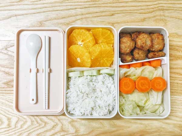 Mang cơm trưa đi làm tưởng ngon sạch nhưng mắc phải 4 sai lầm này chỉ rước thêm bệnh vào thân