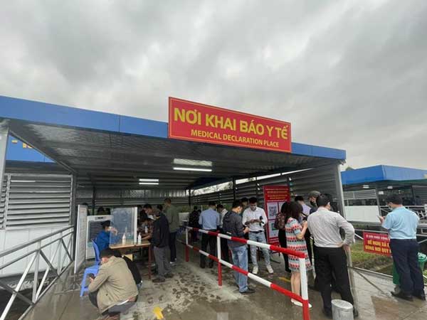 Người dân vào tỉnh Quảng Ninh bằng hệ thống quét mã tự động