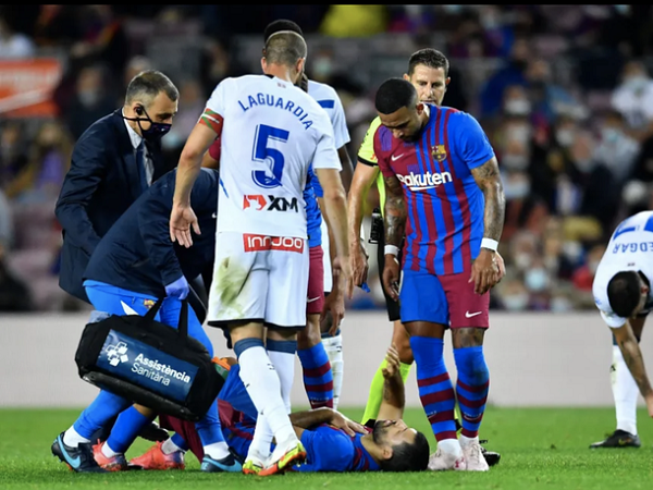 Sergio Aguero nhập viện khẩn cấp ngày chào sân Nou Camp