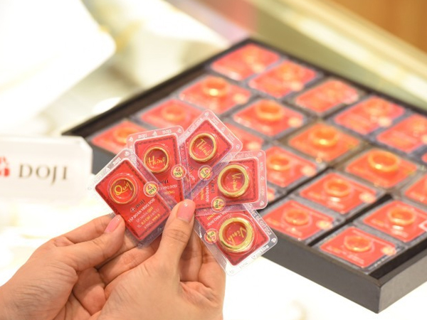 Giá vàng hôm nay 31/10: Cuối tháng giảm nhẹ, chờ quyết định mới