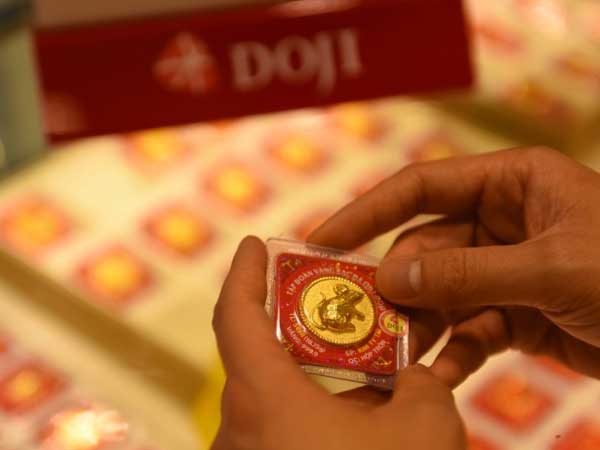 Mất đỉnh và tụt dốc, vàng vào đợt bán tháo lớn cuối năm